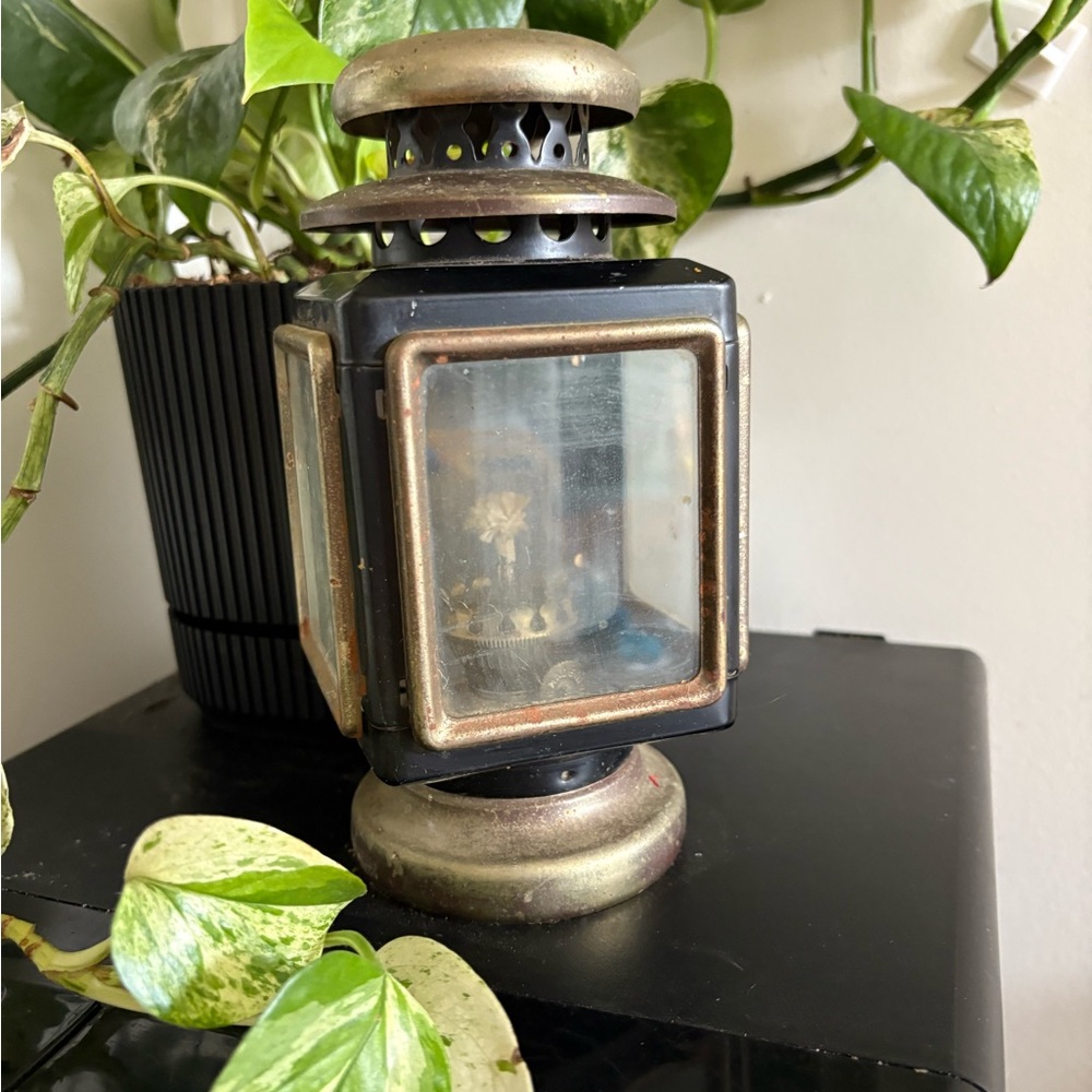 Vintage Black and Gold Lantern